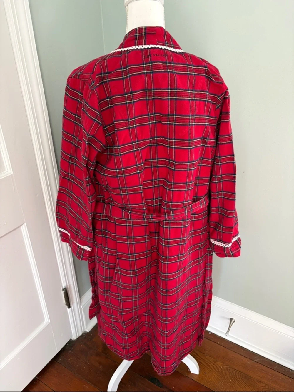 Lee Valley cozy red
